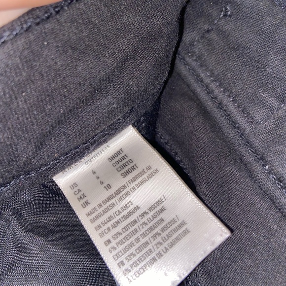 American Eagle Ripped Jeans - Picture 2 of 3